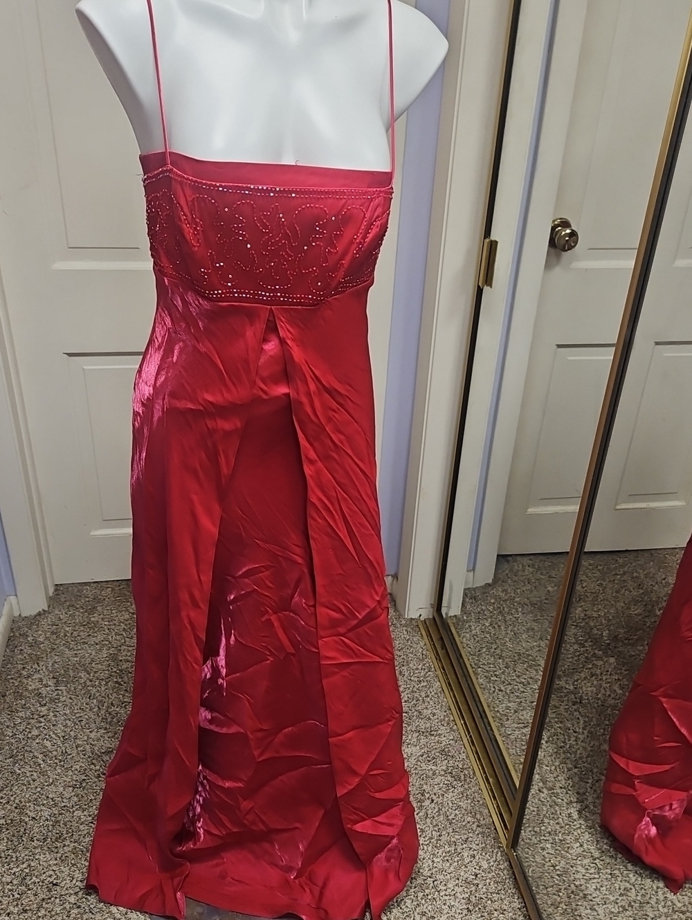 Sexy Lady In Rex Strappy Red Lace Up Beaded Gown Maxi Prom Dress Or Wedding